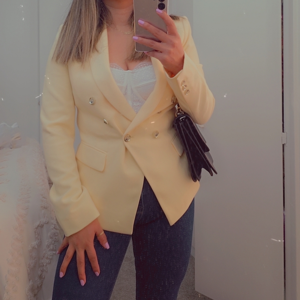 White House black market   yellow blazer size 6